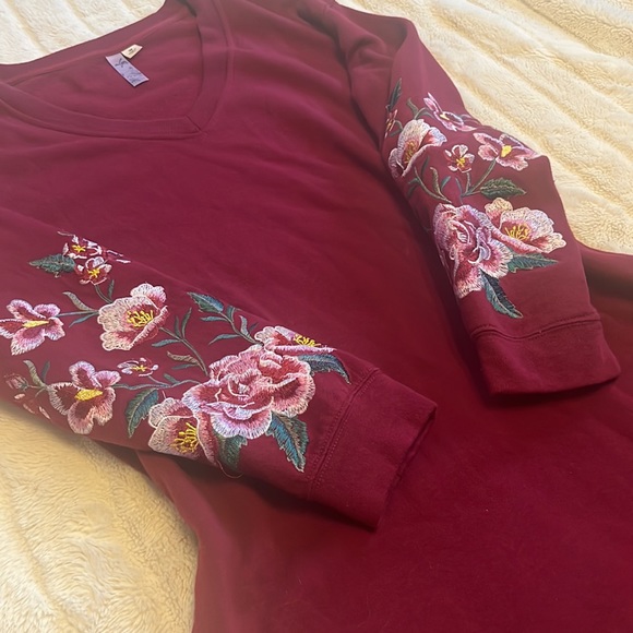Embroidered sleeves tunic - Picture 1 of 5
